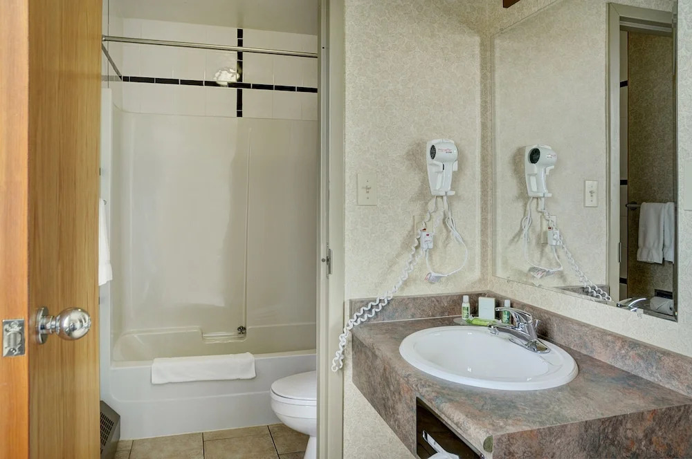 Lakeview Inns & Suites - Hinton