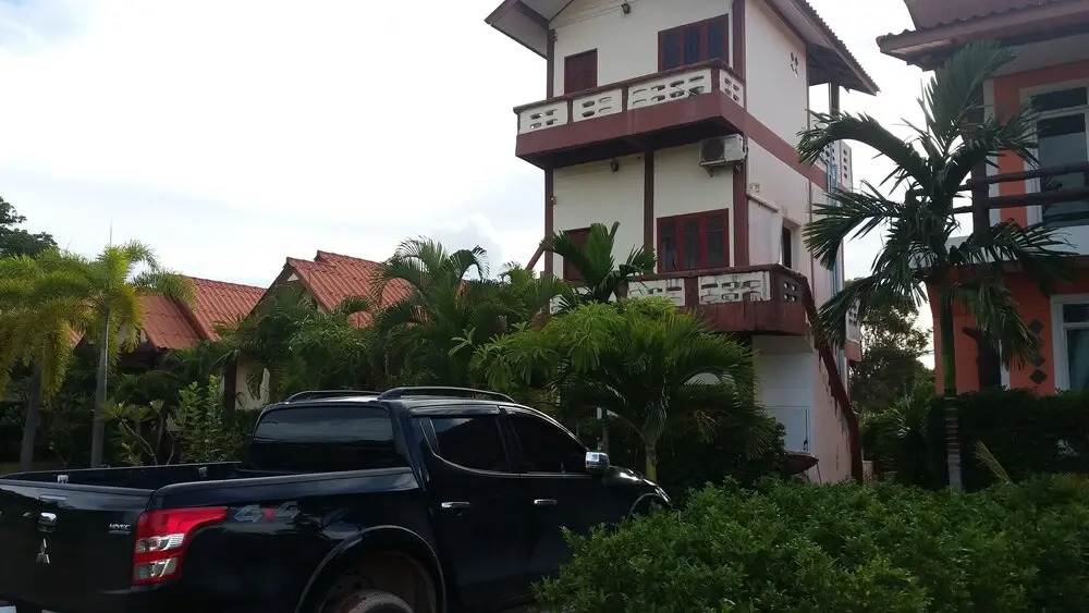 Lanta School Beach Resort