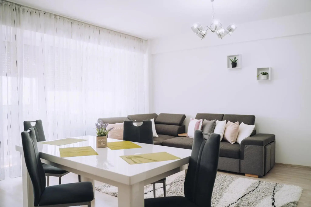 Class DeLuxe Apartments