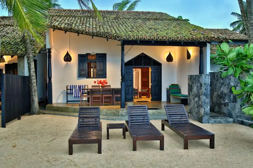 Blue Parrot Beach Villa with privat swimming pool