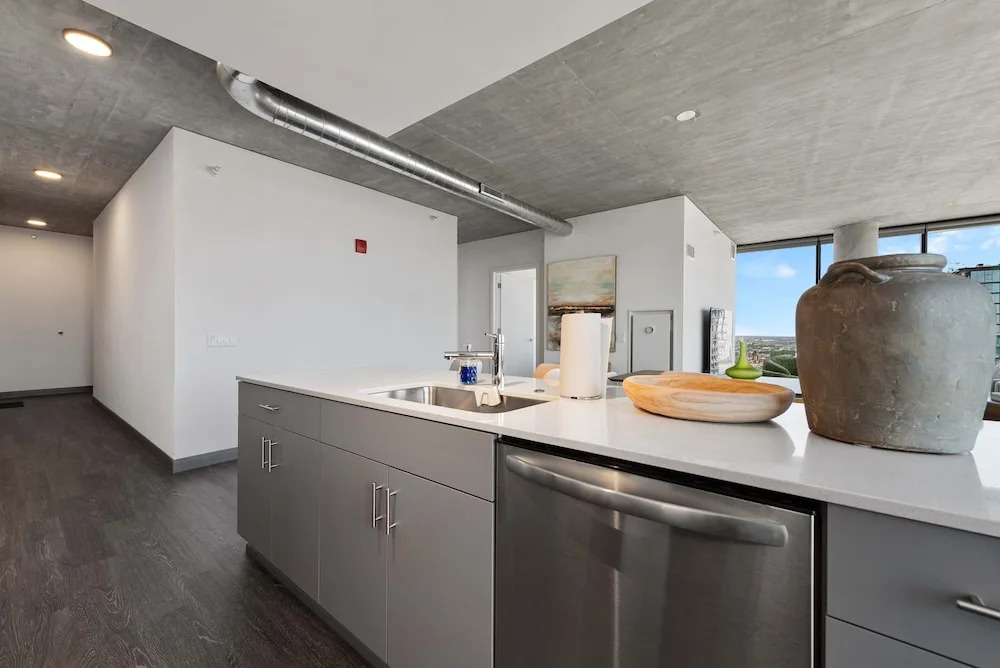 Cloud9 4apt in Building Fultonmkt The Cubist