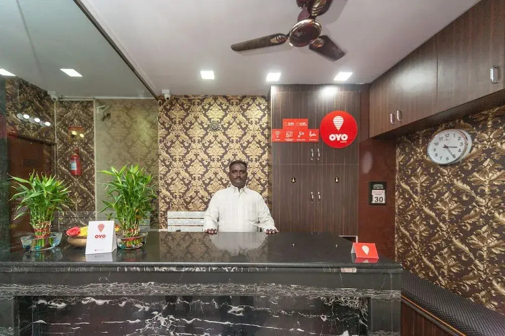 Oyo 8410 Rajeswari Tower