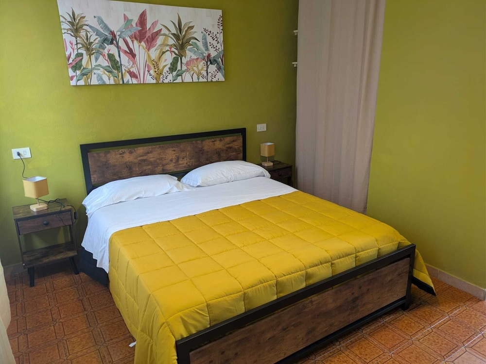 Corte Meneghina-short stays
