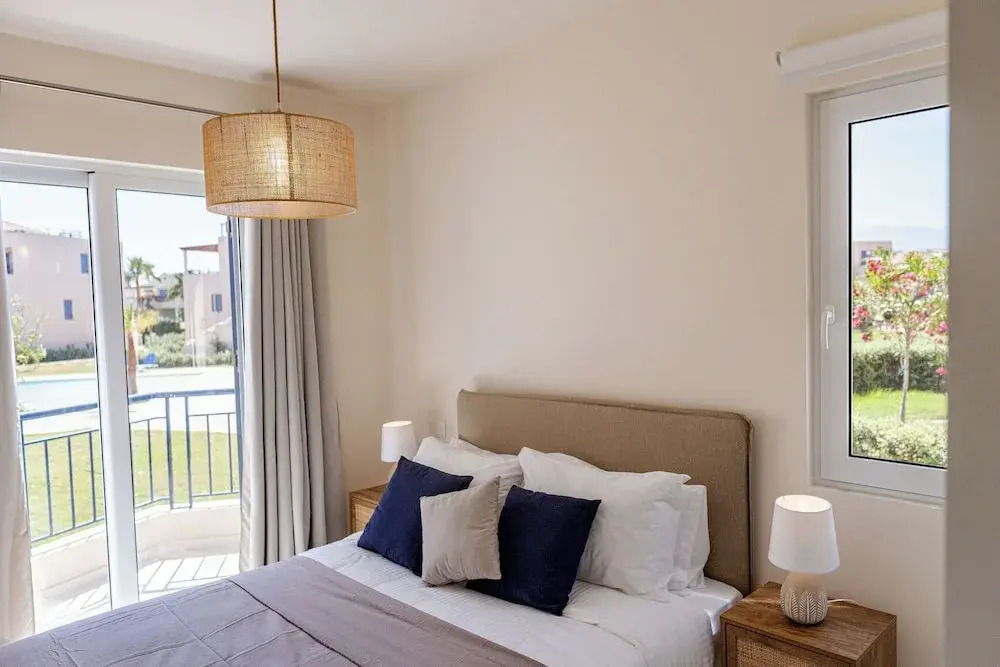 Phaedrus Living: Seaside Thalassa Cretan D101