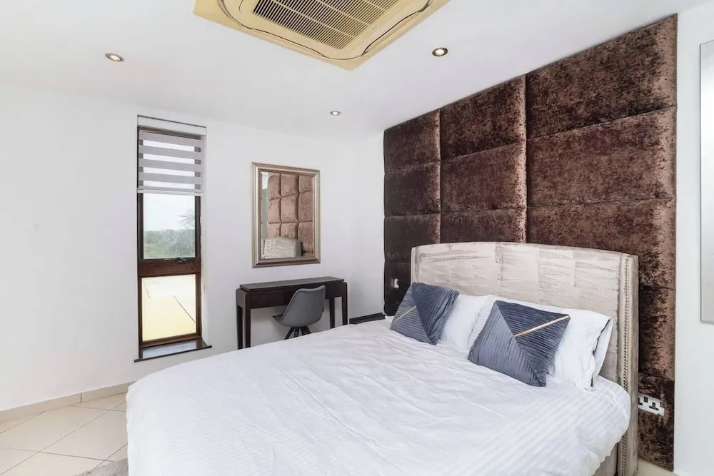 Modern 3BDR Apt at Villaggio - Rooftop Pool Skybar