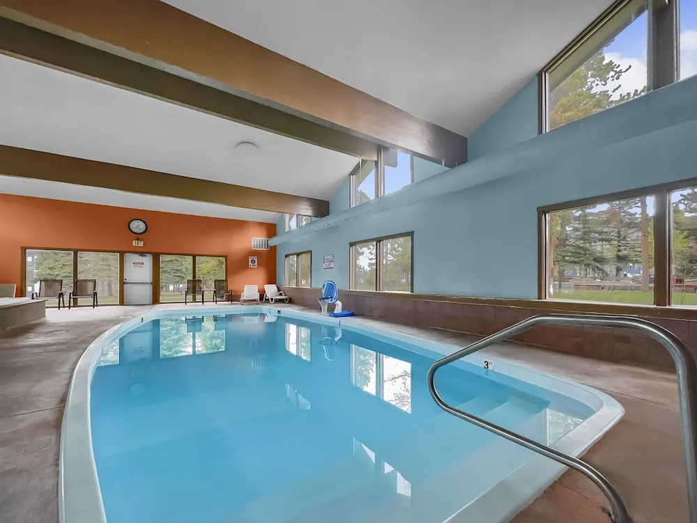 A304 Lake Cliffe 2 Bedroom Condo by RedAwning