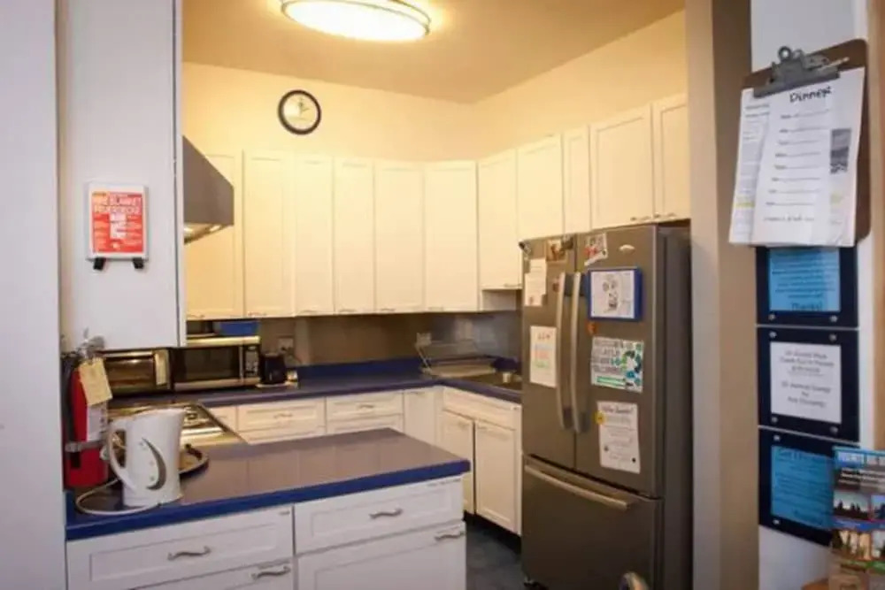 ITH San Francisco Pacific Tradewinds Backpacker Hostel