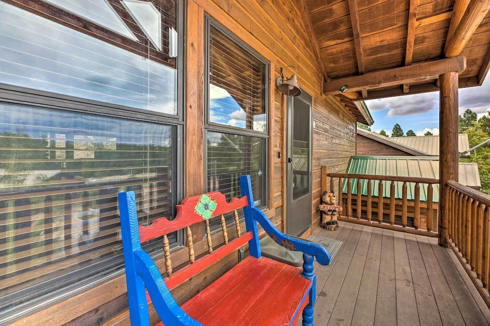 3 Mi to Fool Hollow Lake: Cozy Cabin w/ Deck
