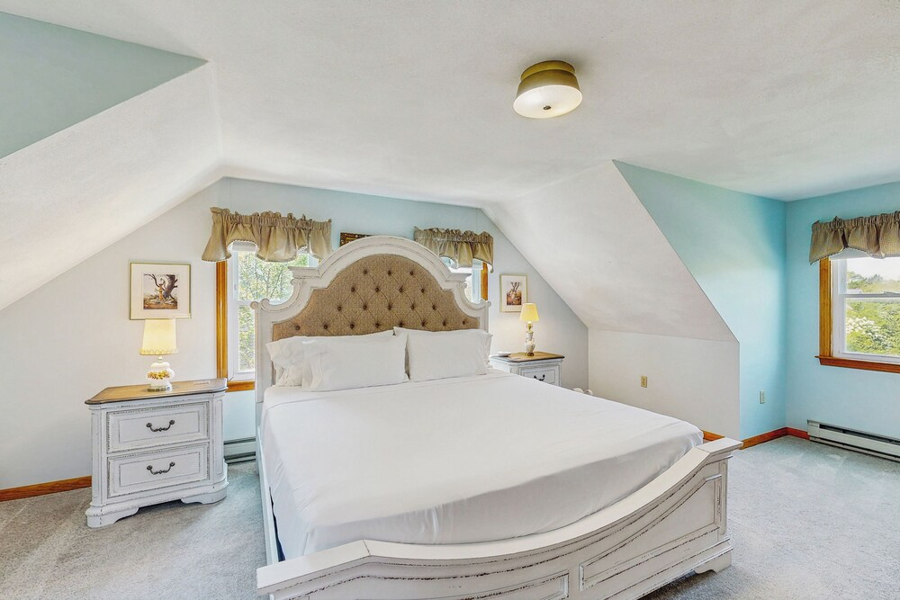 1 Mi to Dtwn Nantucket! Family Getaway w/ Deck