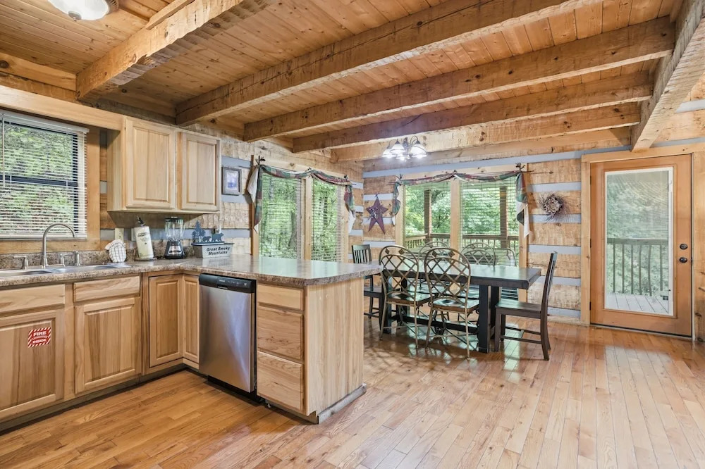 Black Bear Hideaway 2 Bedroom Home
