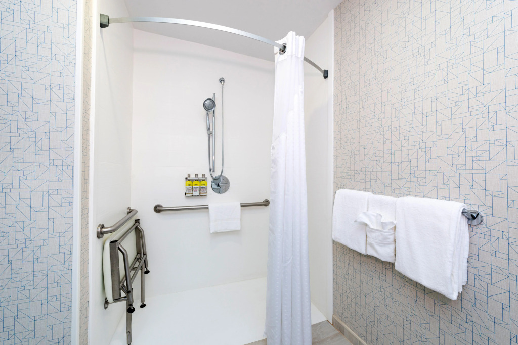 Holiday Inn Express & Suites Los Angeles Downtown West by IHG