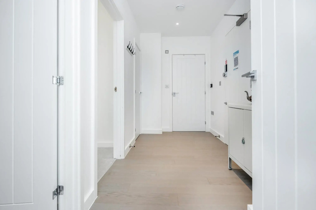 2 Bedroom Luxury St Albans Apartment - Free WiFi with Netflix & Parking. The property sleeps 6