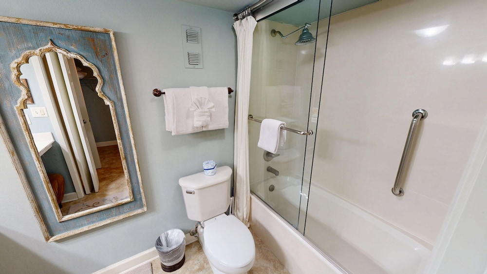 Shoreline Towers 2094 2 Bedroom Condo