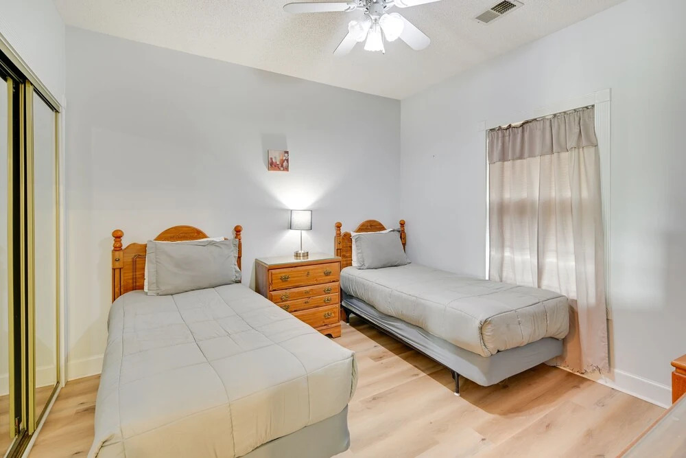 Myrtle Beach Condo: Community Pool & Golf Course!