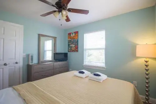 1661 E Ashley - Ocean Cabin