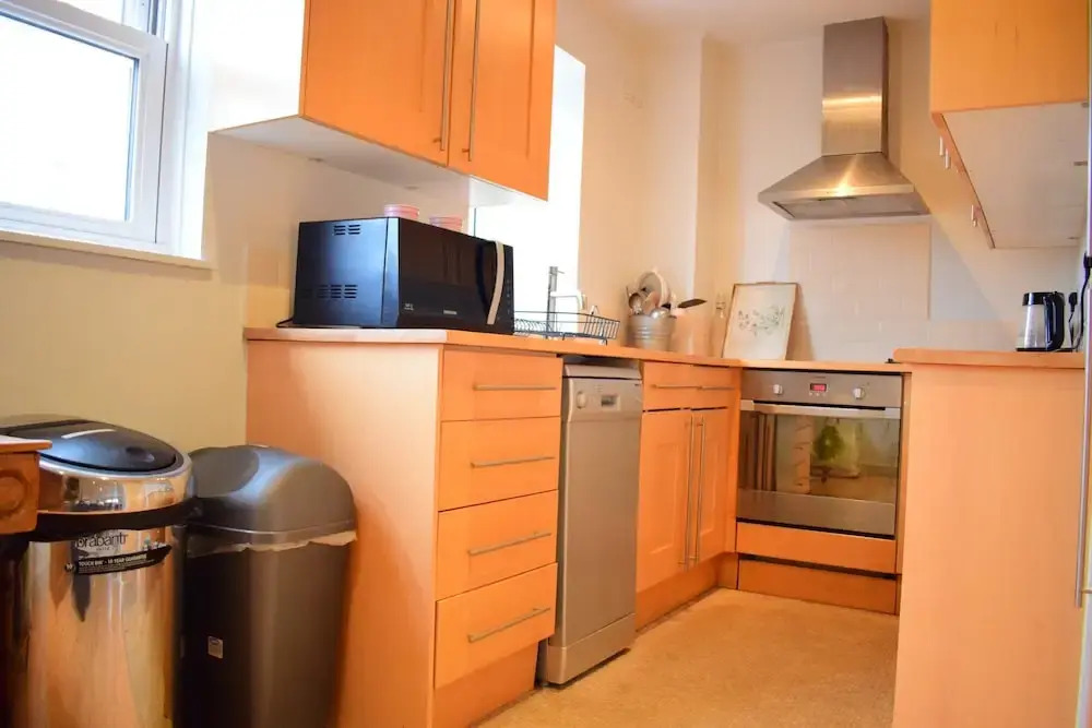 3 Bedroom House in Battersea Accommodates 5