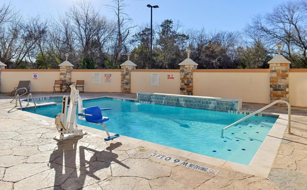 Holiday Inn Express Hotel & Suites Dallas South - DeSoto by IHG