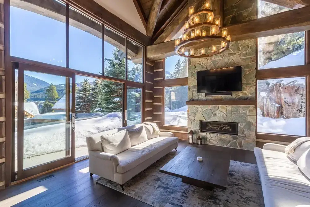 3354 Peak Drive