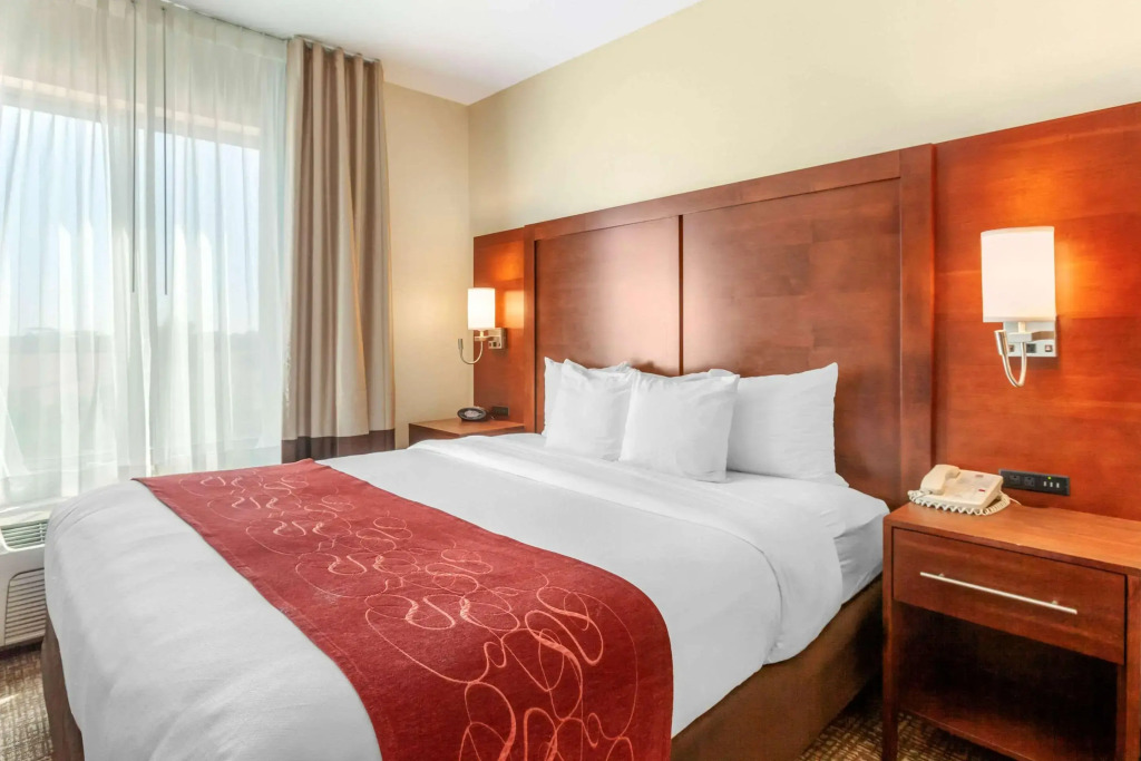 Comfort Suites Glendale - State Farm Stadium Area