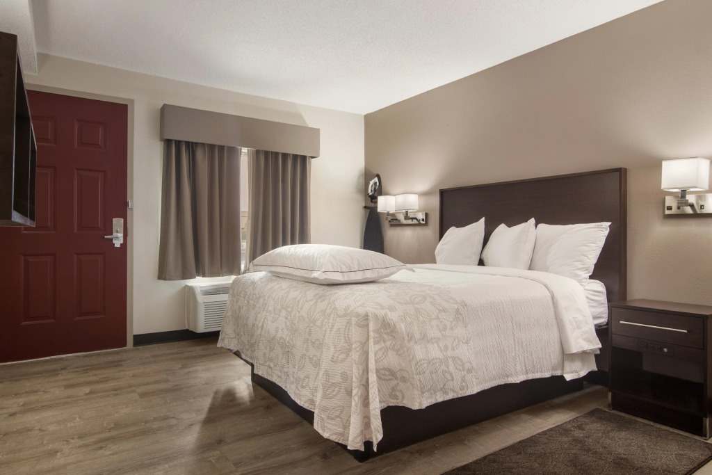 Red Roof Inn PLUS & Suites Erie