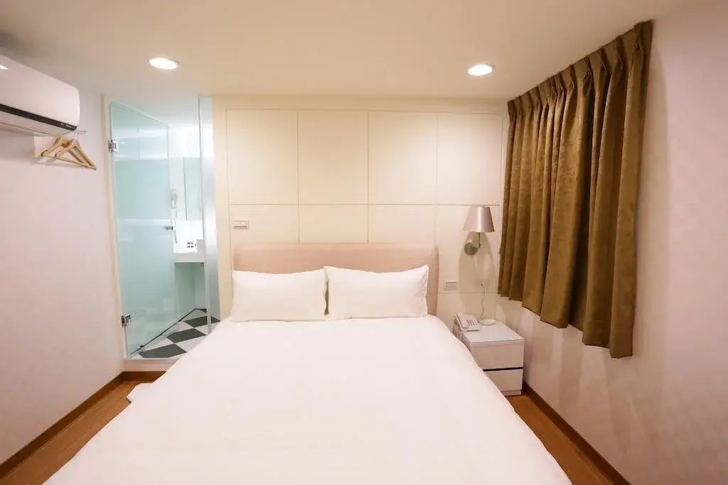 Jade Hotel