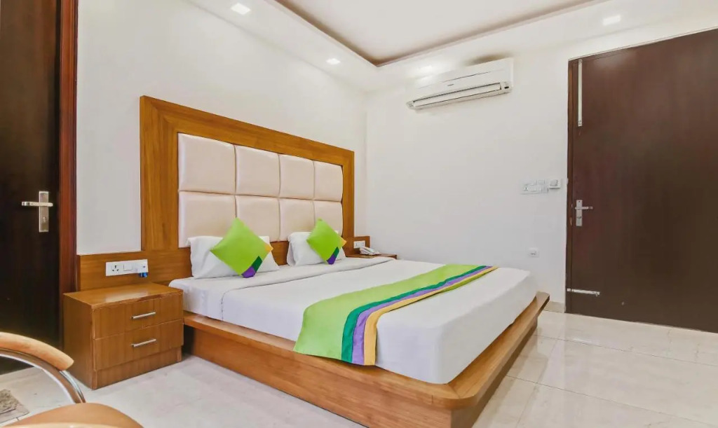 Hotel Leaf 9 Boutique, Near Golf Course Road and Galleria Market