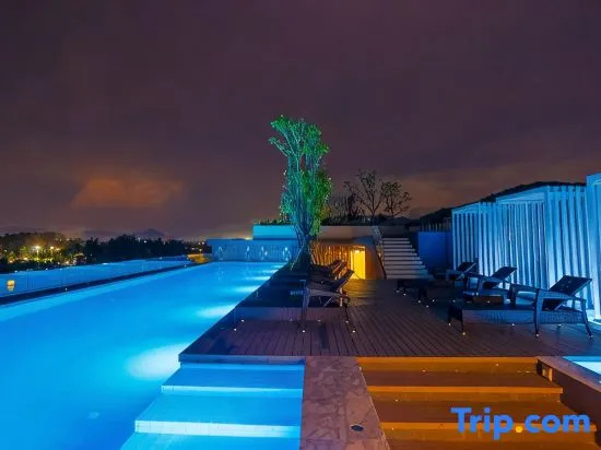 Nice Studio Top-Floor. Scenic Rooftop Pool. Surin Beach
