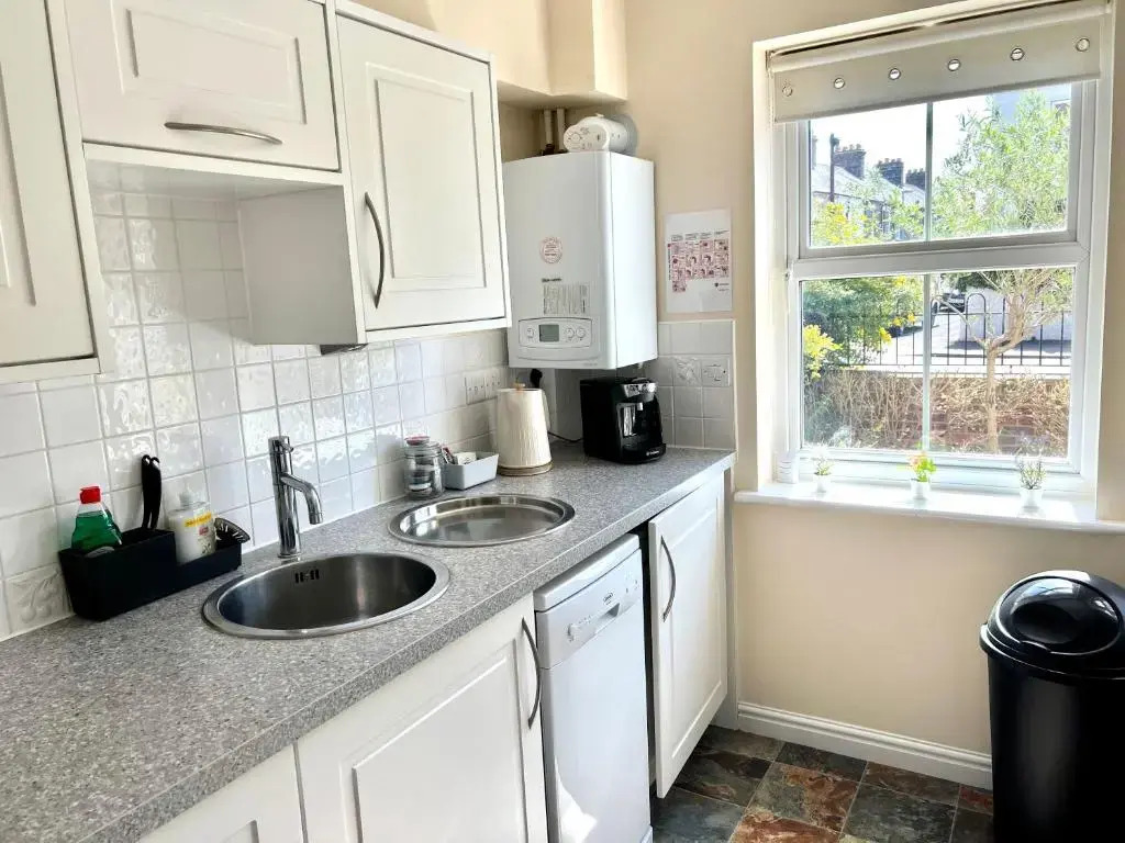 Beautiful 3-bedroom house, city centre, parking