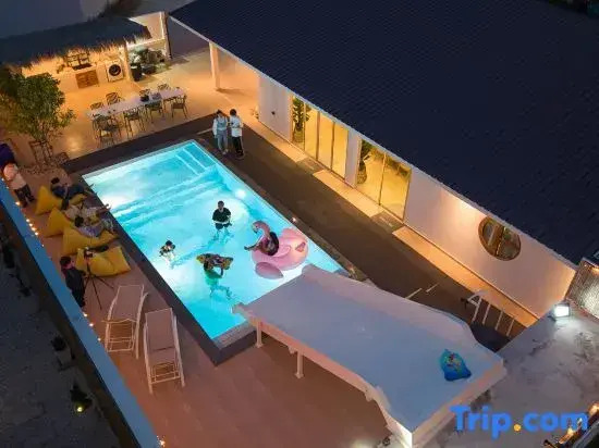 De Beach pool villa.  New Villa 3 min walk from the beach 5 rooms