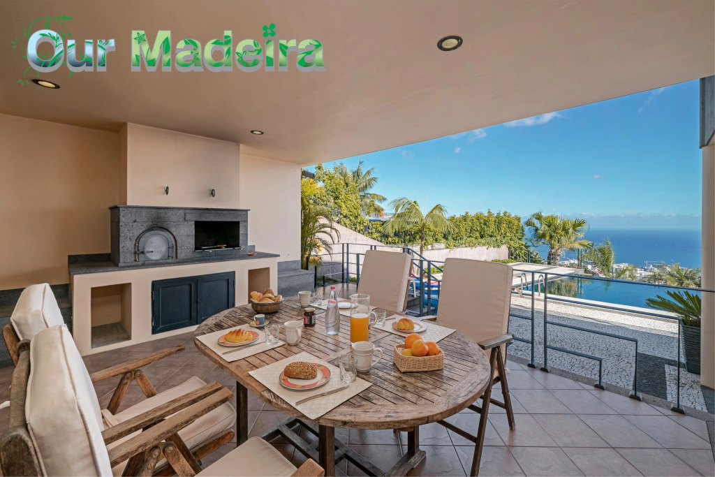 Fabulous villa, heated pool, games room, overlooking Funchal | Villa Luz