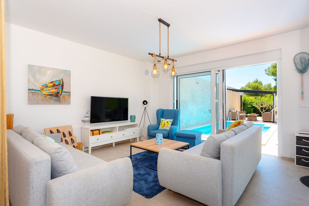 Villa Srima Beach house