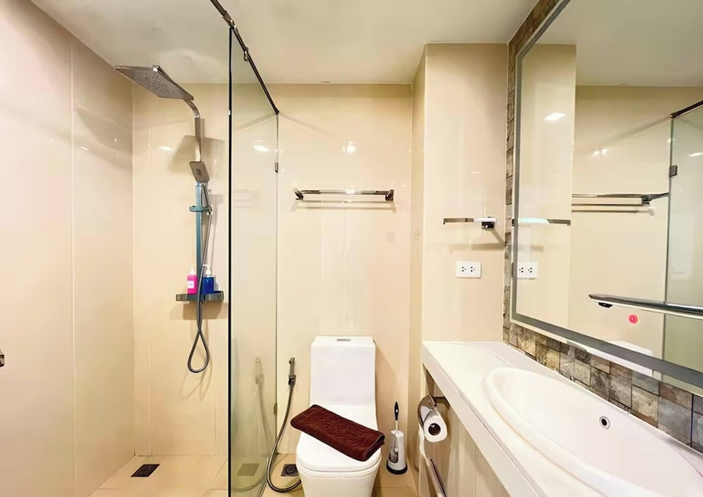 Resort Style Living - Great Location At Pattaya