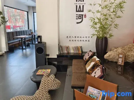 Yueshan River Scenic Hotel