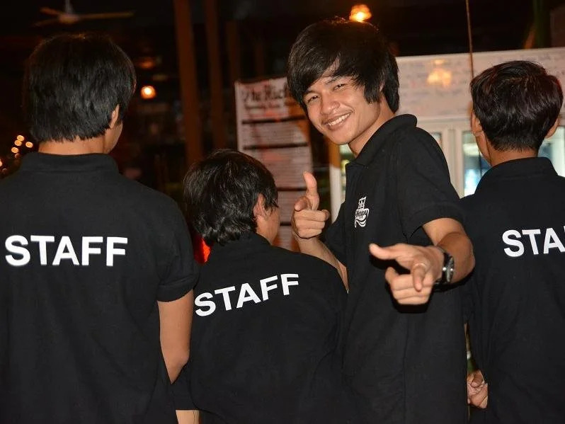 11 Happy Backpackers