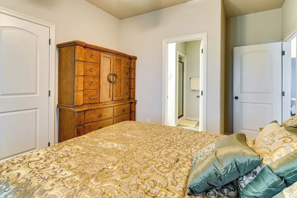 Spacious & Family-friendly! Tamu Townhome w/ Yard