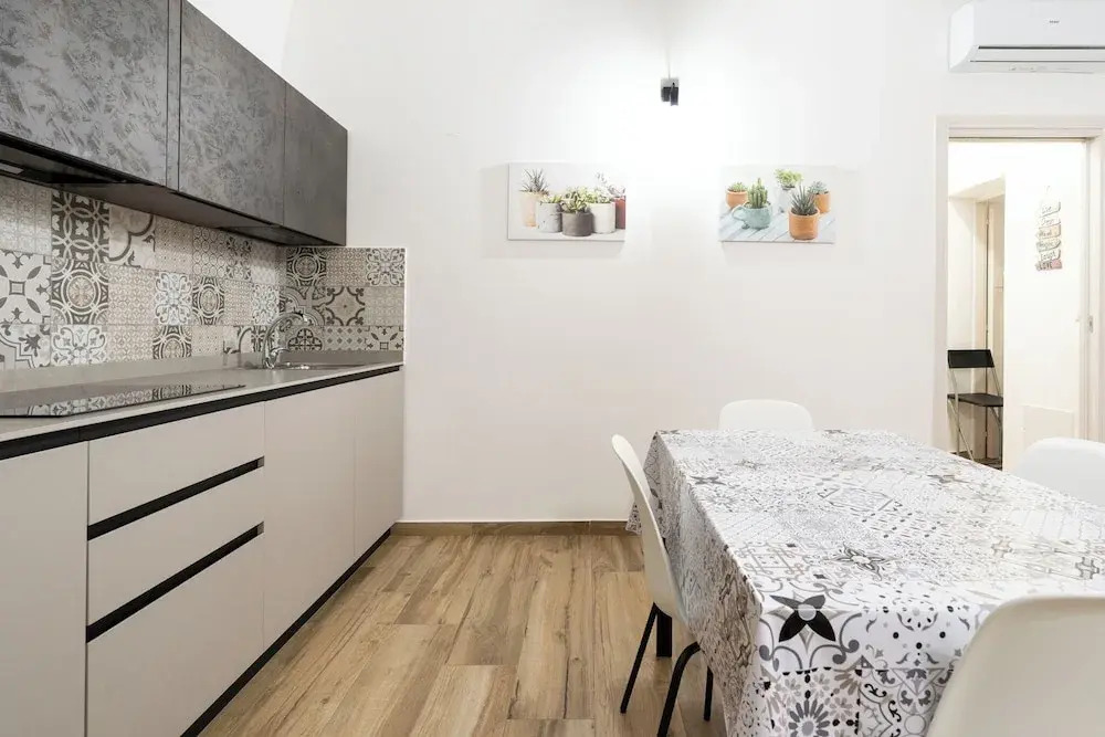 Nicolaus 204 - Brown & Grey Rooms by Wonderful Italy