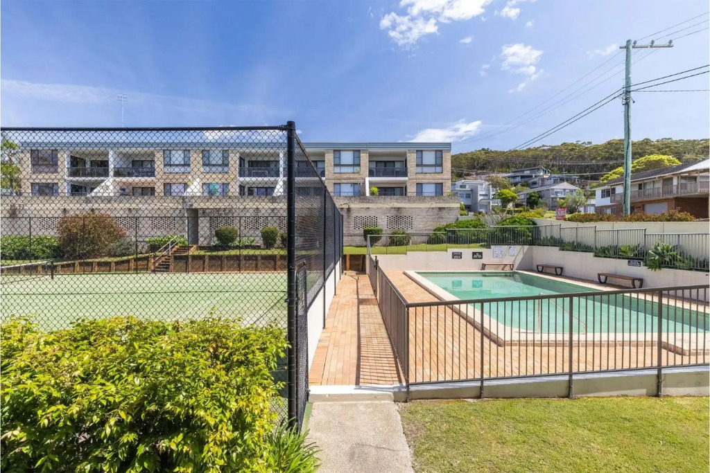The Dunes15 38 Marine Dr fabulous unit with pool tennis court and across the road to the beach