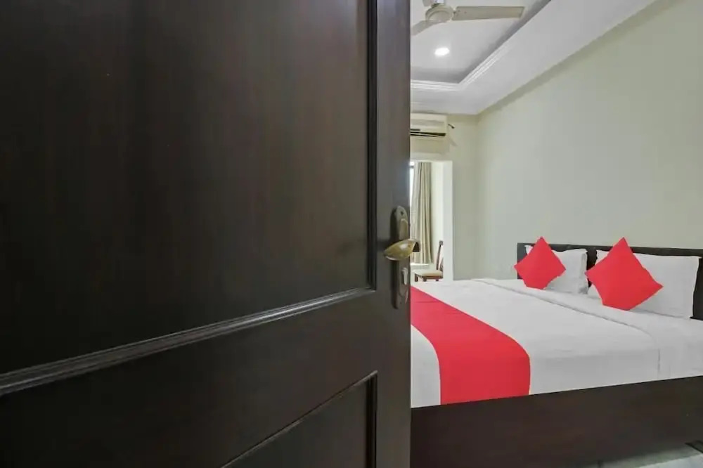 The Royal Rose Residency