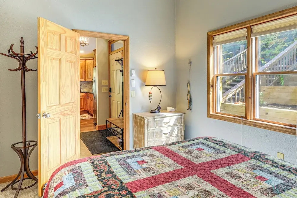 Woodland Gem w/ Pool Access: Linville Land Harbor
