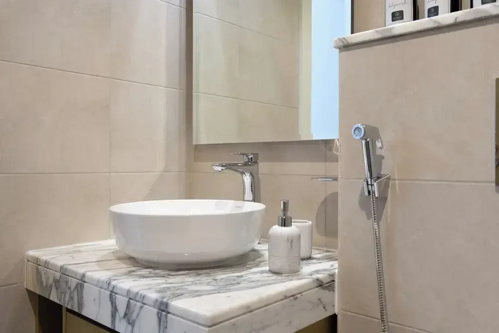 Lux 2BR Aykon Escape in Business Bay