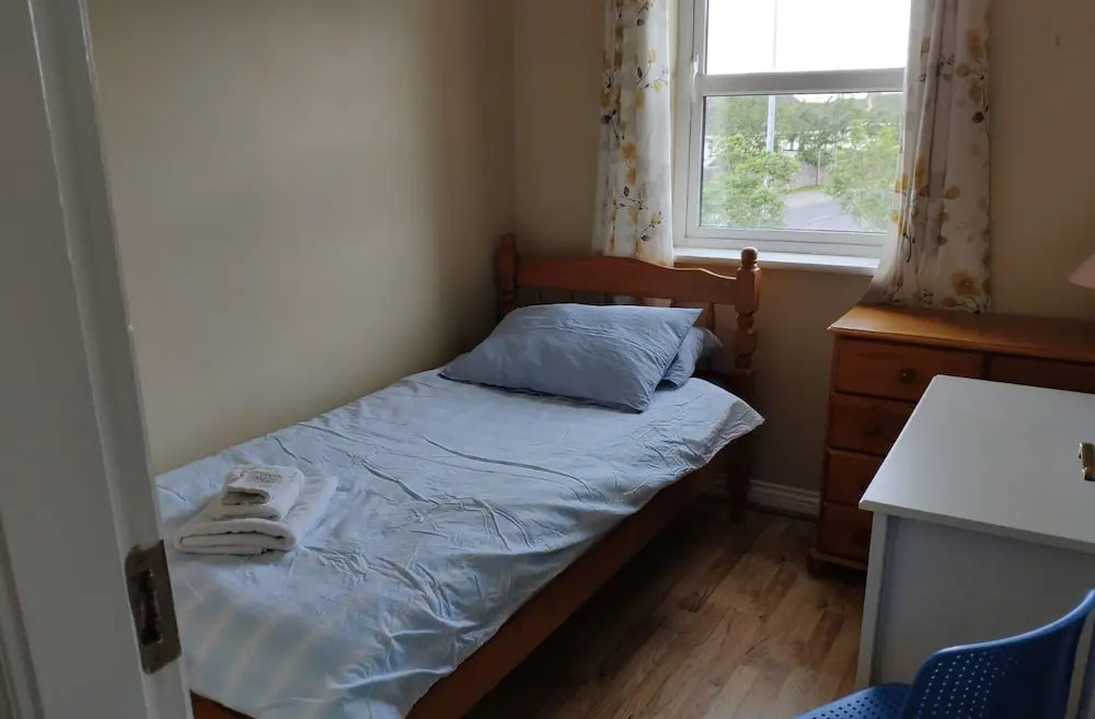 Stunning 6 Bed House With Private Garden in Galway