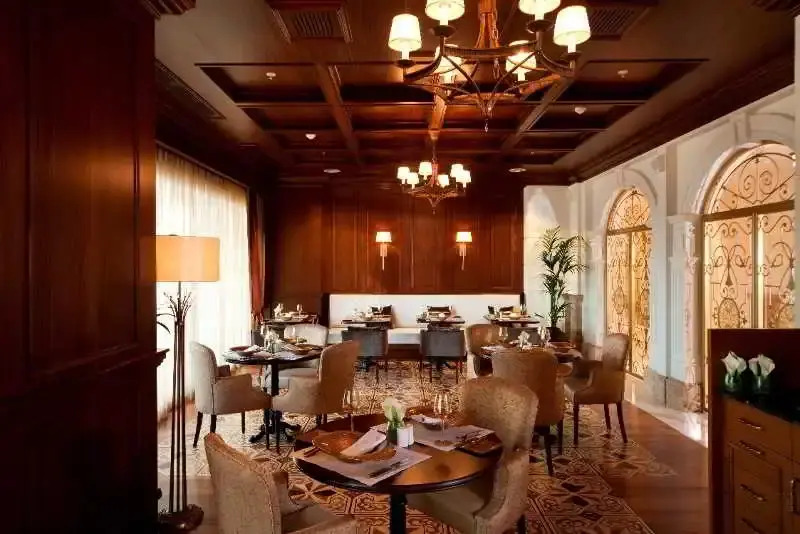 Angels Peninsula Hotel