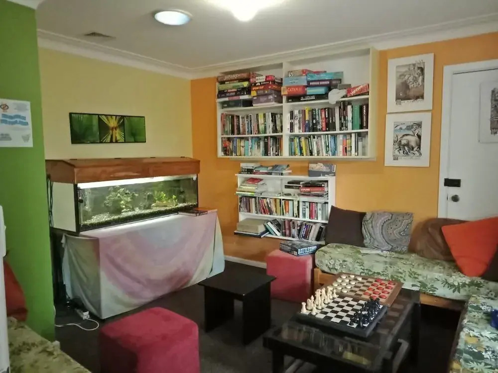 Ozzie Pozzie Backpackers