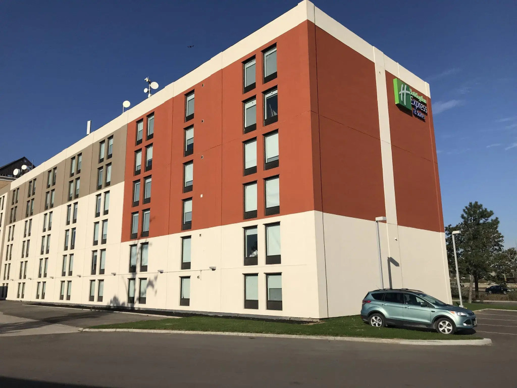 Holiday Inn Express & Suites Toronto Airport West by IHG