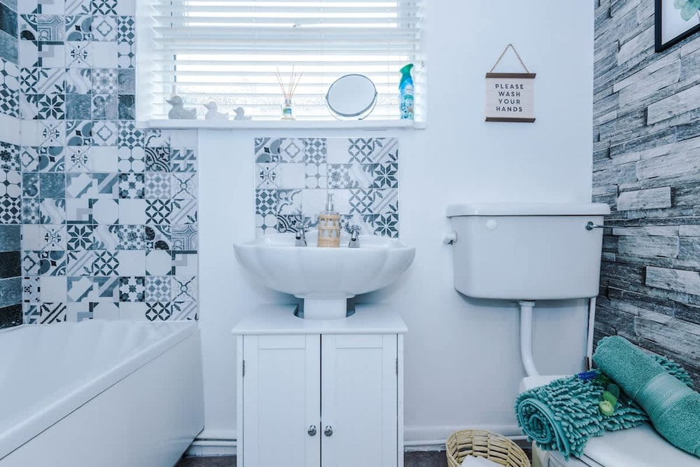 NEW Stylish Home City Centre Location Sleeps 6