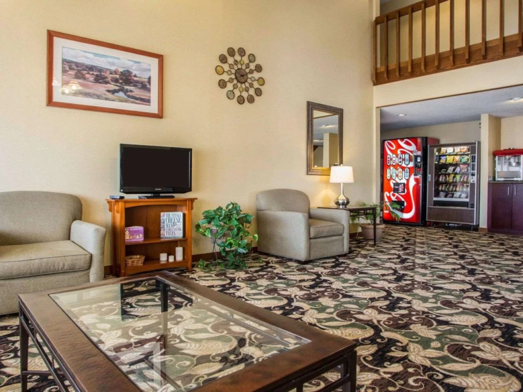 AmericInn by Wyndham Marshfield