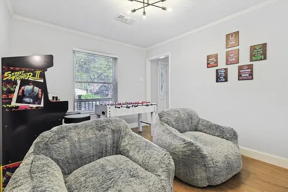 Upscale 6BR Home With Pool, Hot Tub & Game Room