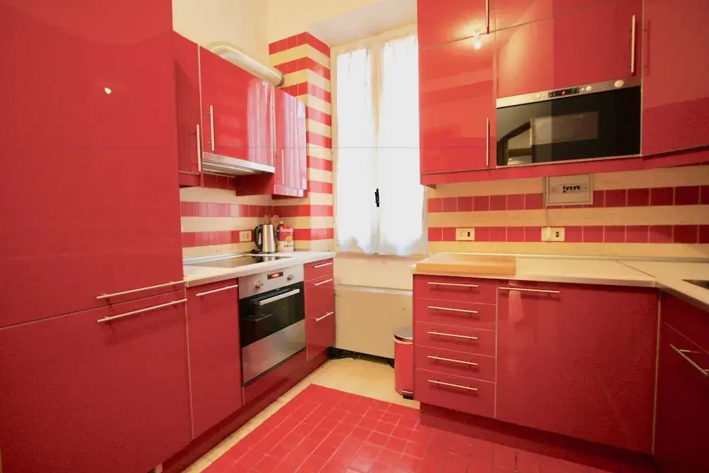 Travel & Stay - Frezza Red