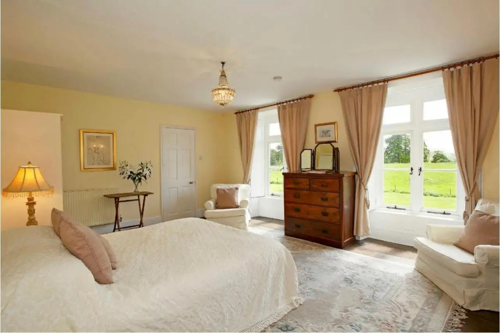 Newcourt Manor