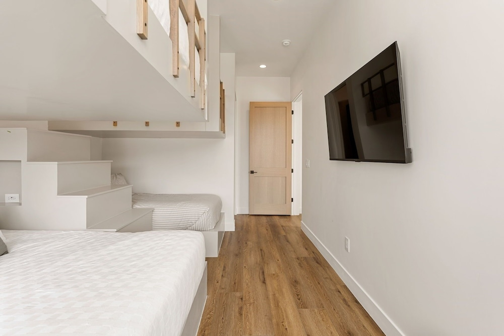 Pearl Beach A+b 6 Bedroom Home
